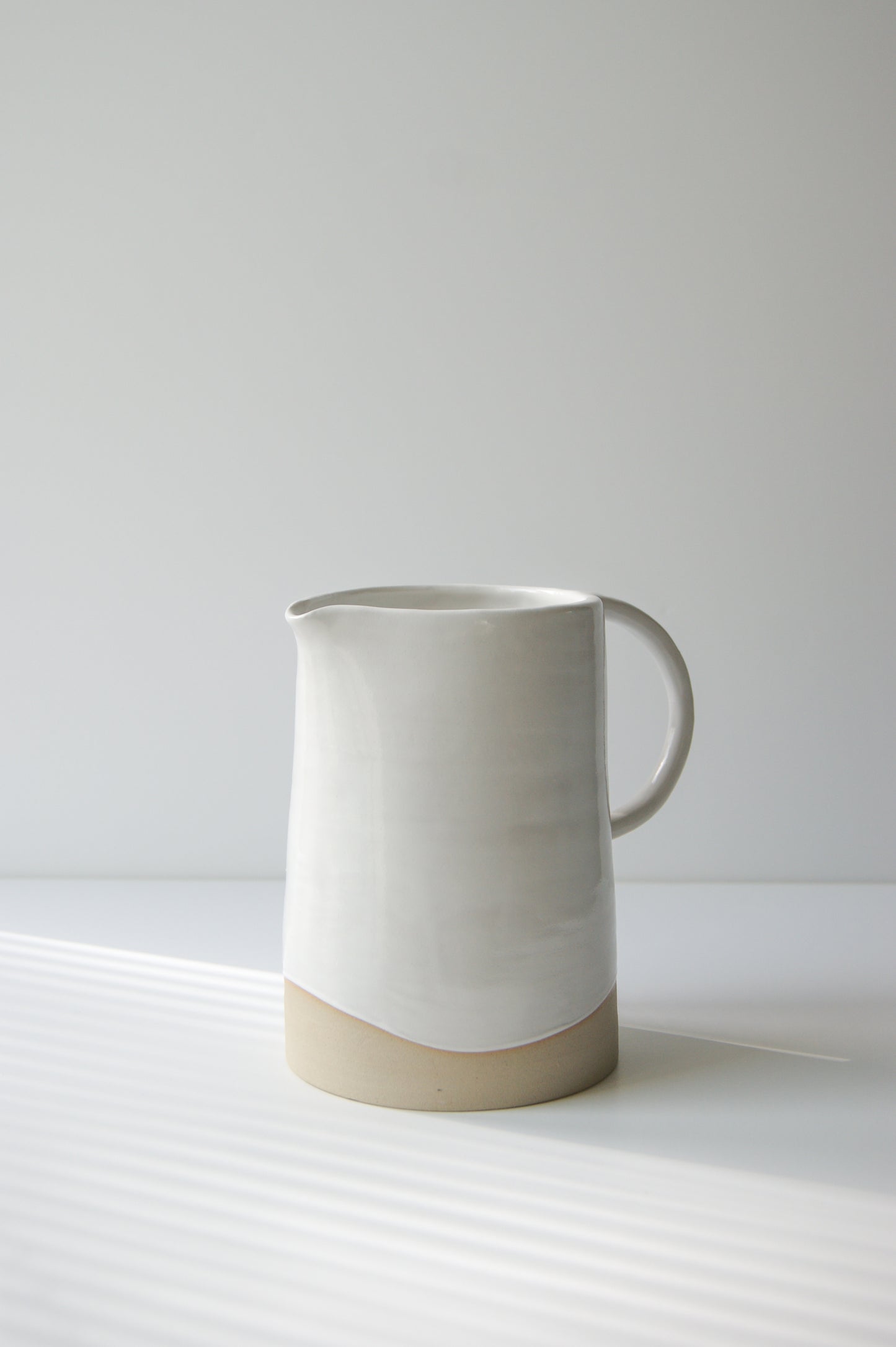 Jug white wave